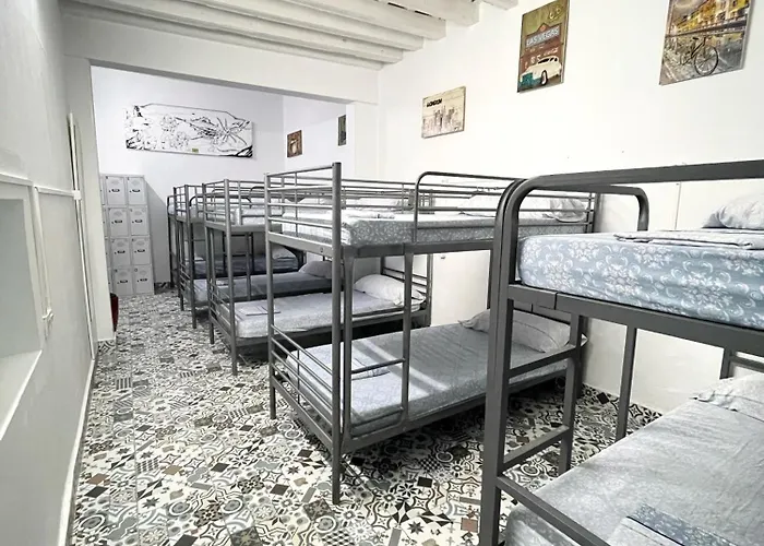 Rosa De Vientos Hostel Καντίζ