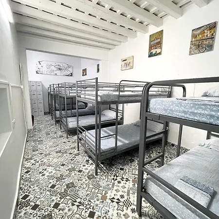 Rosa De Vientos بيت شباب كاديز